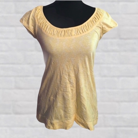 American Eagle Outfitters Small Yellow Fitting Lose Top - Picture 5 of 5